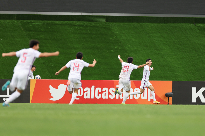 김은중호, '저질축구' 中 꺾고 U-20 亞컵 4강 진출…WC행 티켓 획…