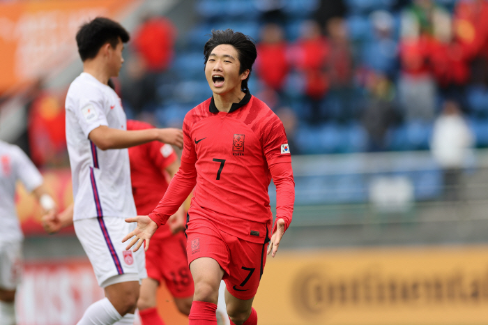 김은중호, '저질축구' 中 꺾고 U-20 亞컵 4강 진출…WC행 티켓 획…