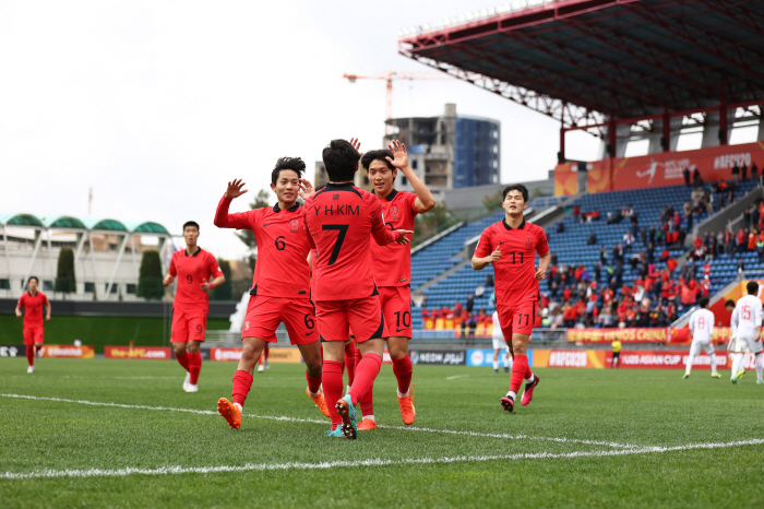 김은중호, '저질축구' 中 꺾고 U-20 亞컵 4강 진출…WC행 티켓 획…