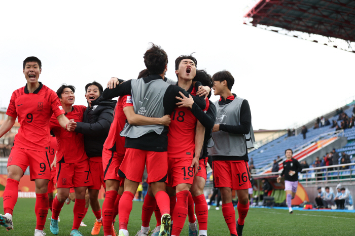 김은중호, '저질축구' 中 꺾고 U-20 亞컵 4강 진출…WC행 티켓 획…