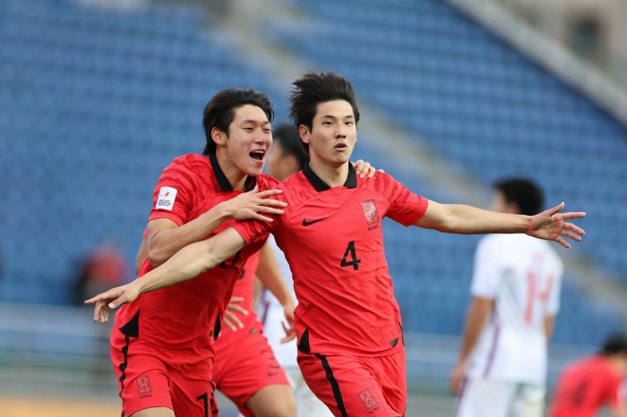 김은중호, '저질축구' 中 꺾고 U-20 亞컵 4강 진출…WC행 티켓 획…