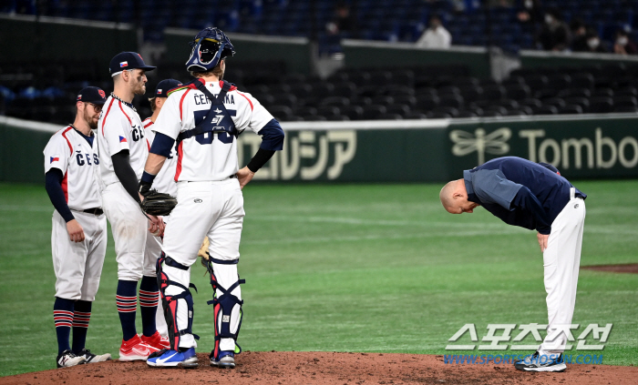 '감독이 투수에게 전하는 90도 인사' 오타니도 리스펙한 체코의 낭만야구