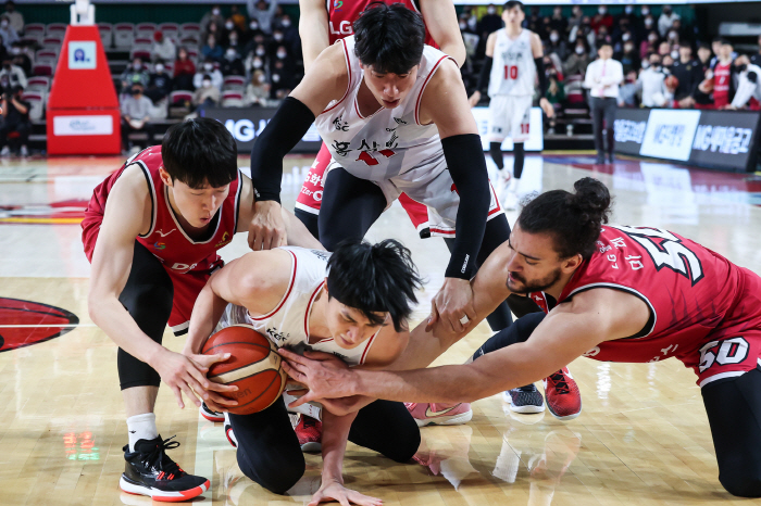 막판향하는 KBL 리그 '누구도 안심 못해'…4강들의 치열한 추격전