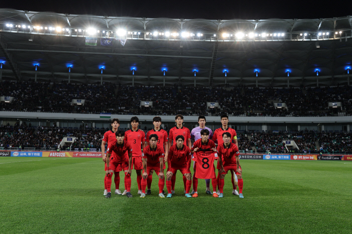 김은중호 U-20 亞컵 결승행 좌절, GK 김준홍 선방쇼에도 '강호' 우…