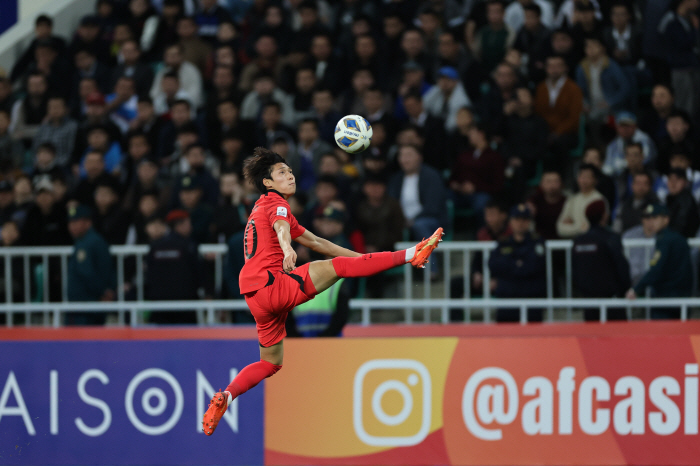 김은중호 U-20 亞컵 결승행 좌절, GK 김준홍 선방쇼에도 '강호' 우…