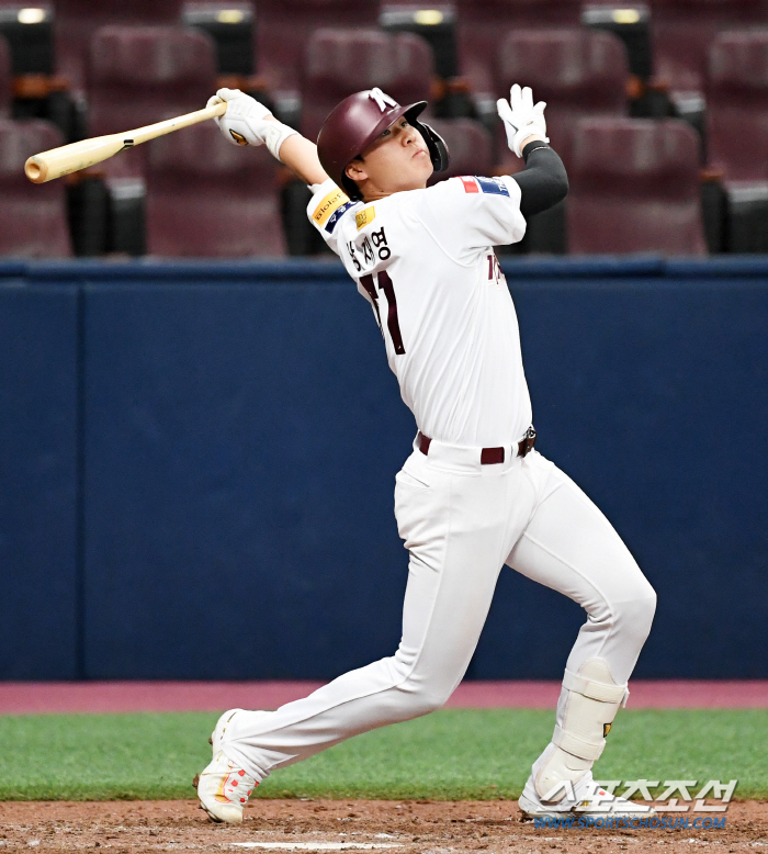 '키움엔 이도류가 두명' 장재영·김건희, 150km 강속구+호쾌한 스윙 …