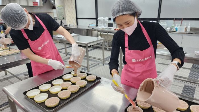 LGU+, 소외계층 이웃에 직접 만든 빵으로 마음 나눈다