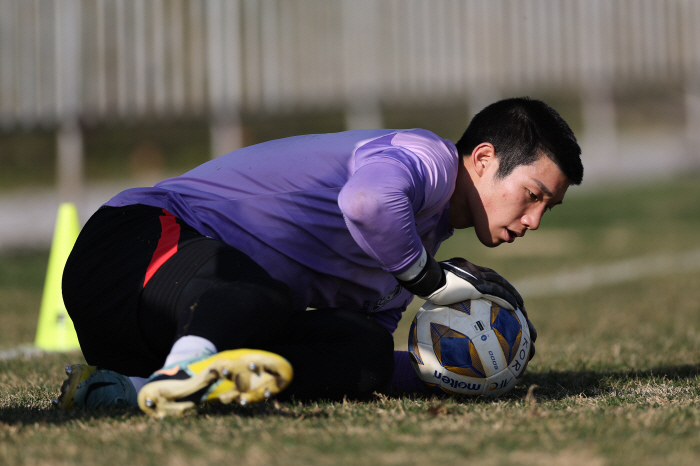 '인천 GK 레전드' 피 물려받은 김준홍 환상 선방쇼, 전북+韓축구 10…