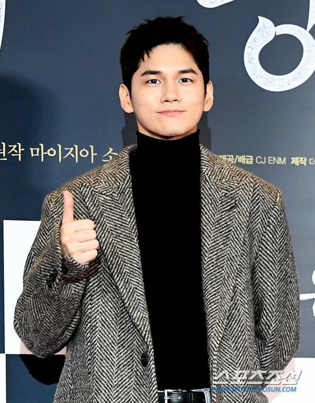 [공식] 옹성우, 4월 17일 육군 현역 입대 "입소 공식 행사 無"