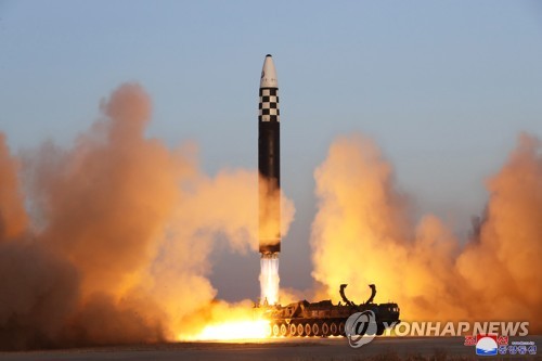 北신문 "핵무력 선제적 사용가능…美군사책동에 힘으로 제압"