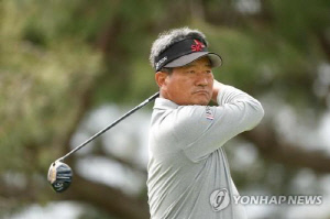 최경주, PGA 챔피언스투어 시즌 첫 톱10…호그 챔피언십 7위