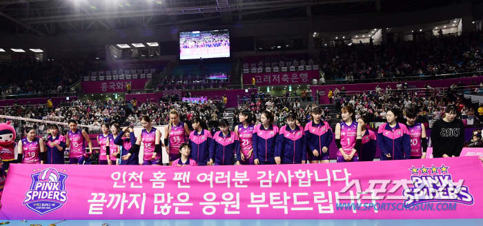 '아직 한발 남았다' 배구여제 김연경, '16시즌 만에 통합 우승-통합 …