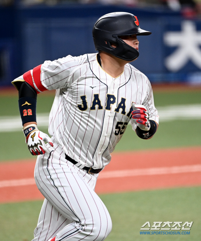 '번트 대신 강공' 무라카미 자체가 드라마, 일본 결승행 이끌다[WBC …