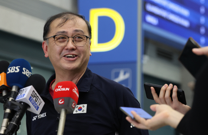 전영오픈 제패 배드민턴대표팀 '금의환향'…"아시안게임에서도 환대받고 싶다…