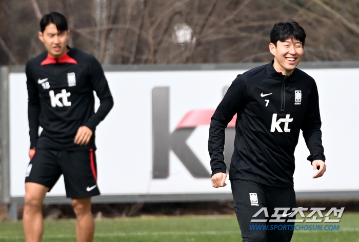 이러니 안반하나" 27시간 비행후 주차장 팬사인회 '찐프로'이강인