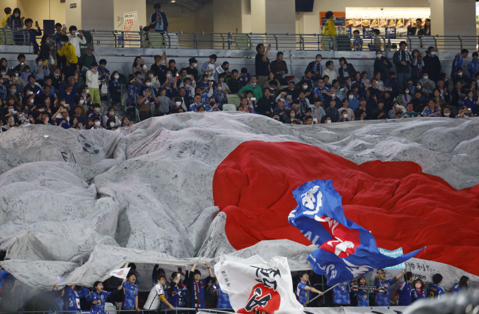 '힘겹게 패배 모면했다' 니시무라 후반 동점골 日, 발베르데 '원맨쇼' …