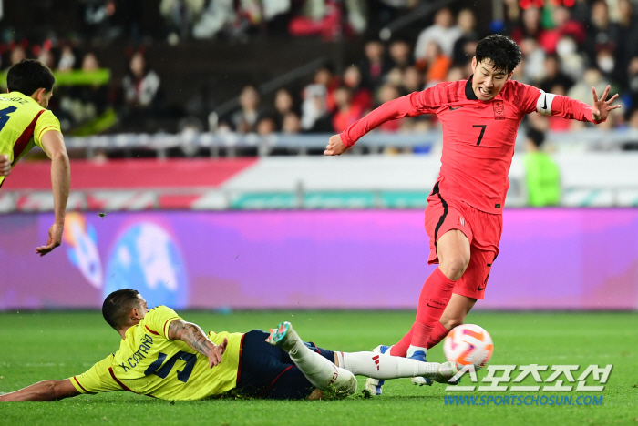 클린스만과 첫 궁합 맞춘 손흥민 '화끈한 공격 축구에 멀티골로 화답' […