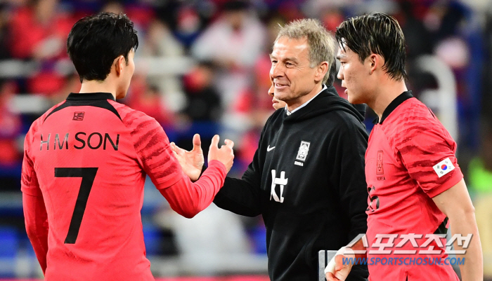 클린스만과 첫 궁합 맞춘 손흥민 '화끈한 공격 축구에 멀티골로 화답' […