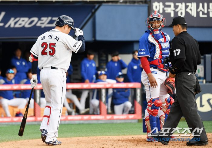 "두산의 안방마님 양의지" 9회말 대타 양의지가 타석에 들어서자 두산 팬…