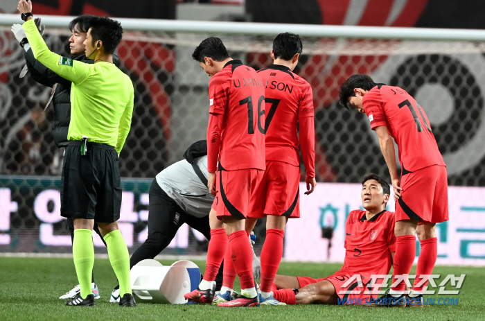 [우루과이전]'비상' 정우영 들것에 실려 이탈, 김진수→백승호에 이어 또…