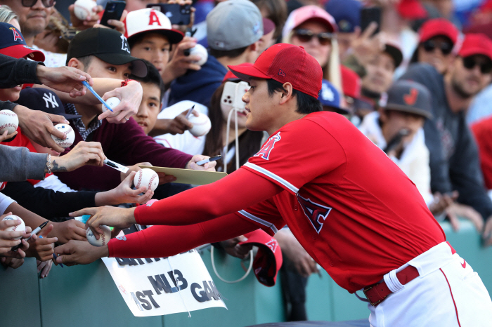 '오타니 파워' MLB 역대 최고 매출 13조4000억 찍었다