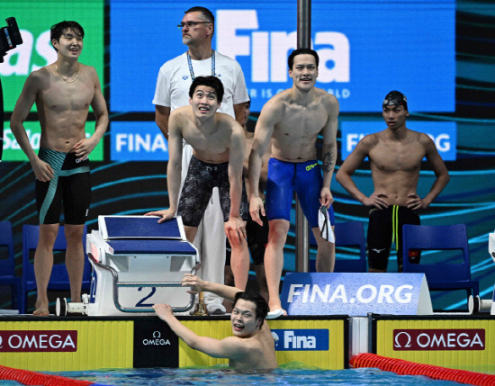 '수영괴물'황선우,자유형200m 1위X이호준 0.34초차 2위! 계영80…