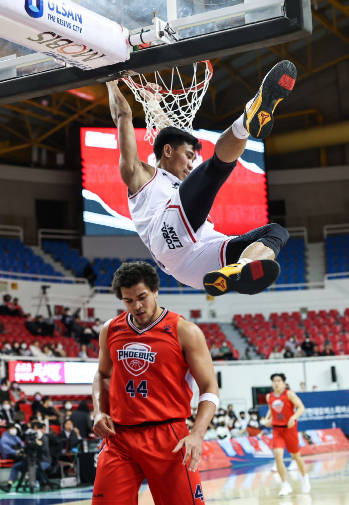 KBL 신인왕 토종은 고사 위기...남의 집 잔치가 되나