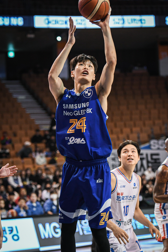 KBL 신인왕 토종은 고사 위기...남의 집 잔치가 되나