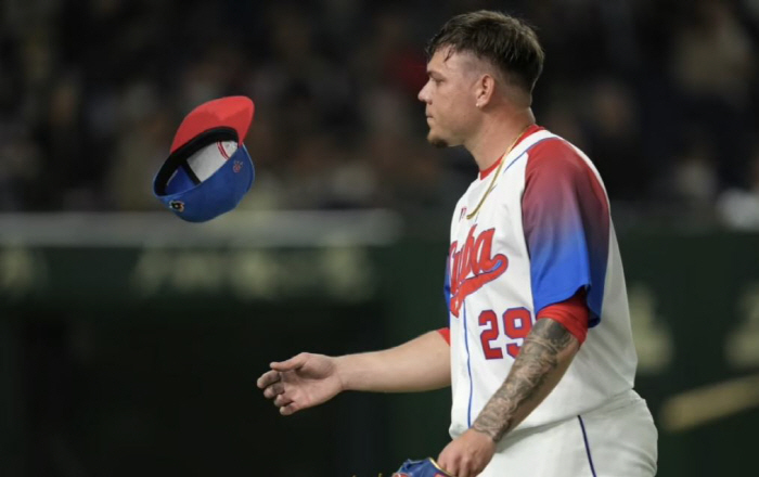 쿠바 'WBC 영웅' 운명 어떻게 되나…161㎞ 직구 앞세운 日최고 셋업…