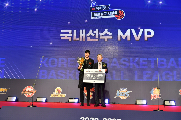 역대급 MVP 논쟁. 결론은 SK 김선형 "10년 만의 MVP, 내 맘 …