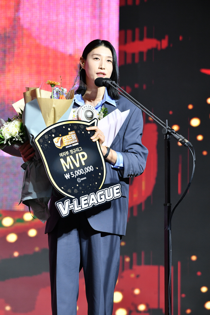 '모두가 선택했다' 김연경 개인 5번째 MVP…한선수, 세터 최초 MVP…