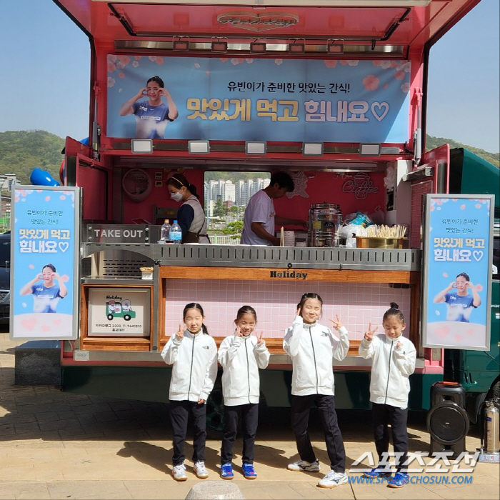 "실력짱,인성짱"신유빈 '세계10위'꺾은 날,김천서 날아든 훈훈한 미담