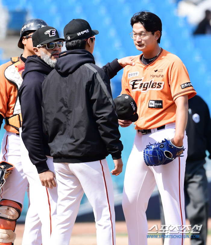 불같은 '강속구'는 비슷한데…비교불가 문동주를 특별하게 만든, 김서현은 …