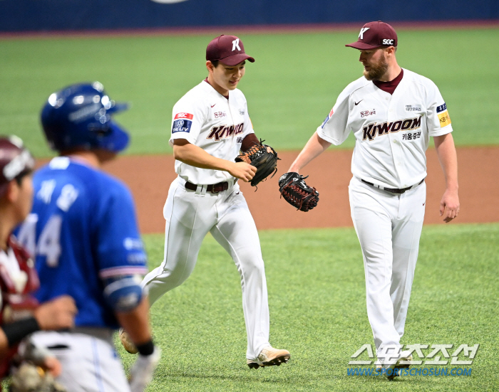 스윕 분위기였는데…삼성 뷰캐넌 1회 4실점 후 5.2이닝 무실점, 타선 …