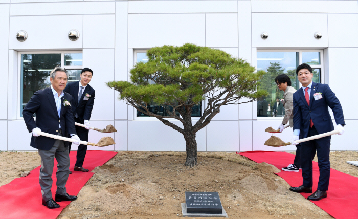 동계스포츠 발전의 초석 '평창동계훈련센터' 개관