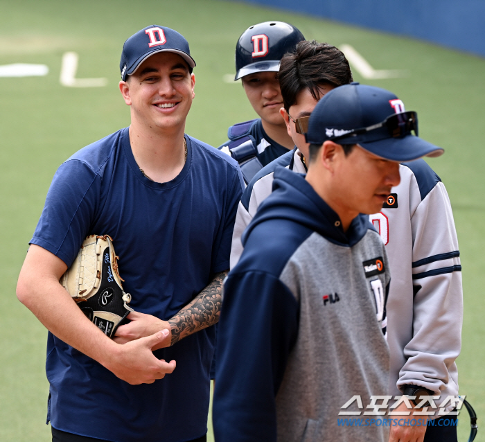 퓨쳐스 팀 위해 커피와 피자 돌린 두산 외인투수, 한국무대 데뷔 앞두고 …