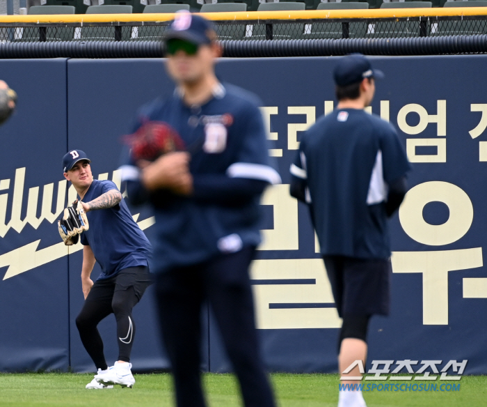 퓨쳐스 팀 위해 커피와 피자 돌린 두산 외인투수, 한국무대 데뷔 앞두고 …