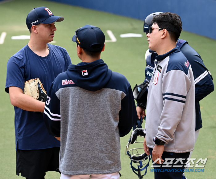 퓨쳐스 팀 위해 커피와 피자 돌린 두산 외인투수, 한국무대 데뷔 앞두고 …