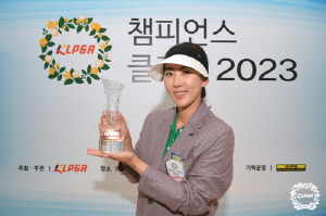 홍진주, KLPGA 챔피언스투어 대회 첫 우승