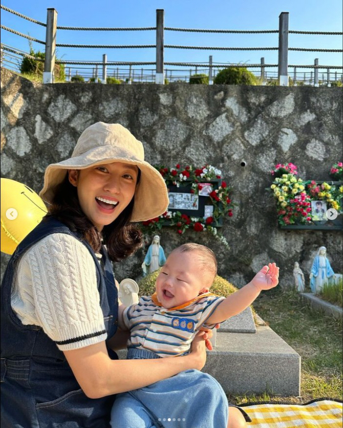 '의사♥' 전혜빈, 시母 생일에 '빨간장미'로 산소 장식 "더 있고 싶은…