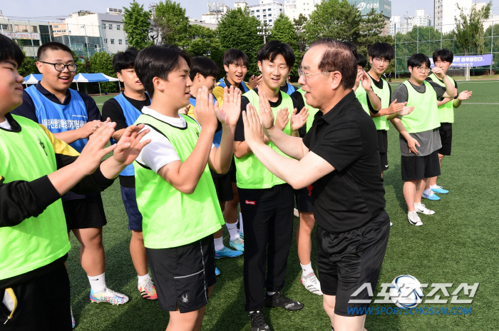 "코로나 세상 바꾸는 '아침 體仁智' 부산발 교육혁명"동래고 아이들의 아…