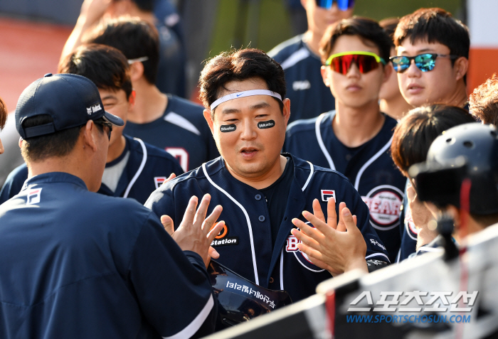 ‘두목곰이 이렇게 무섭다’ 폭풍 질주+무심 타법...포수가 신나면 이렇게…