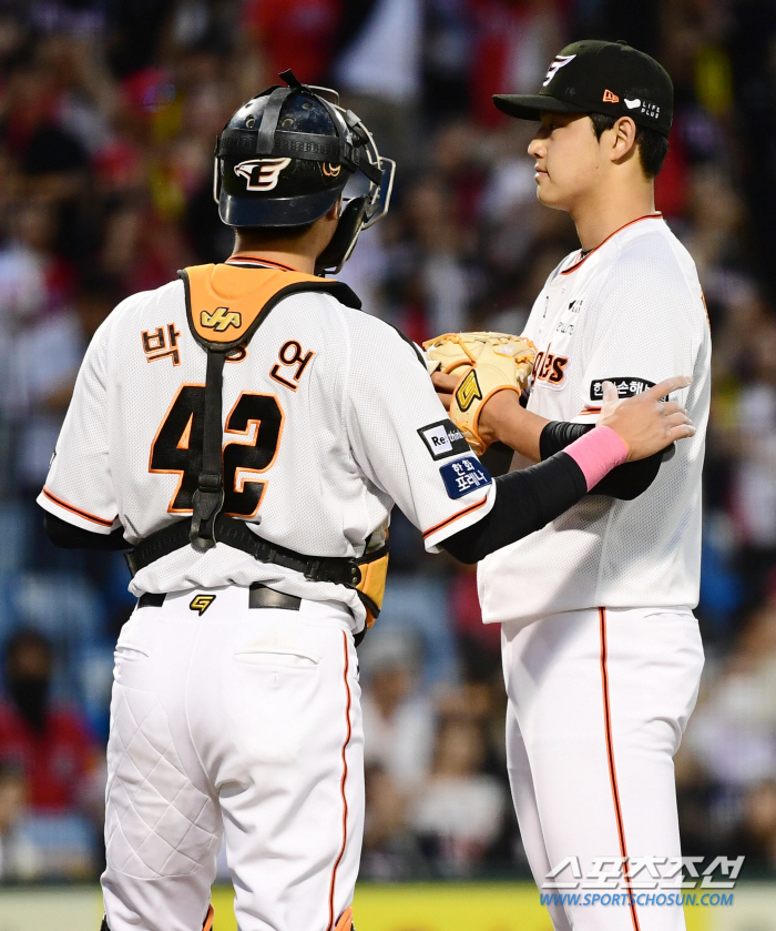 다시 들이닥친 '꼴찌 공포증', 선발 두 축이 불안한 한화 마운드, 플랜…