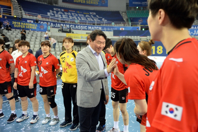 [단독]'프로 전환' 한국핸드볼연맹 설립, 최태원 회장-총재 겸직 예정