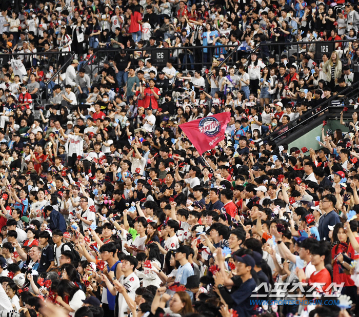 '이학주 만루포→양현종 9실점→선발 전원안타' 1만8996 부산팬 열광시…