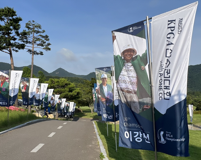 역사와 함께하는 전설들, KPGA 선수권대회 '레전드 예우' 눈길