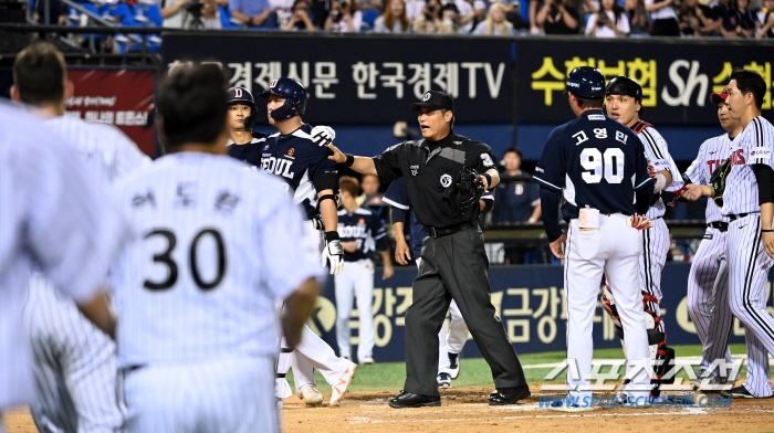 벤치클리어링까지 터진 '잠실 더비'…LG가 웃었다 '5연승', 두산, 견…