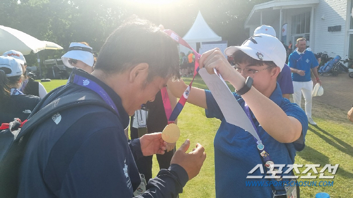 [스페셜올림픽]부모들도 함께 뛰었다…한국 골프, 무더기 메달 수확