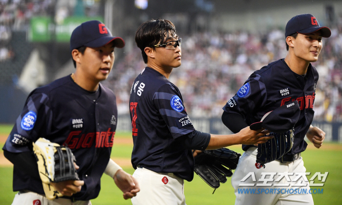 "판타스틱!" 사령탑도 감동한 박세웅 8이닝 1실점+무사사구 완벽투 [잠…