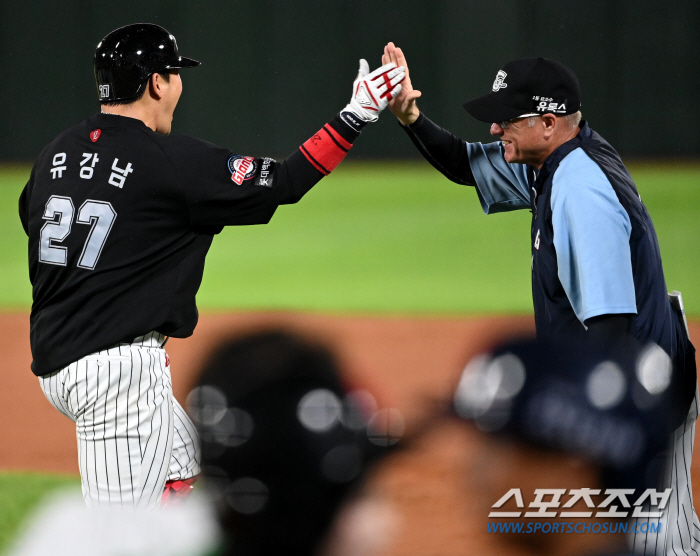 '기세. 다시 끌어올려!' 유강남 끝내기포에 화요일밤 사직벌이 후끈, 끝…